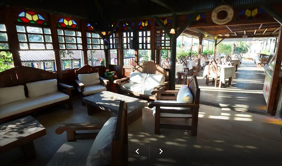 Boutique Suites At The Moonlight 厄吕代尼兹 公寓